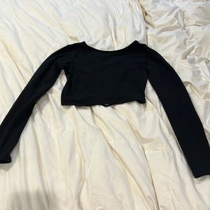 Long sleeve black crop top